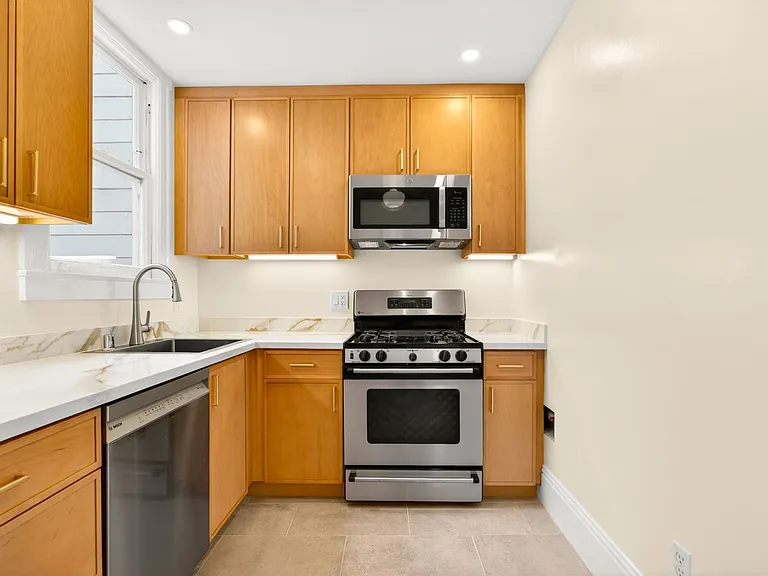1545 Lombard St — Photo 7
