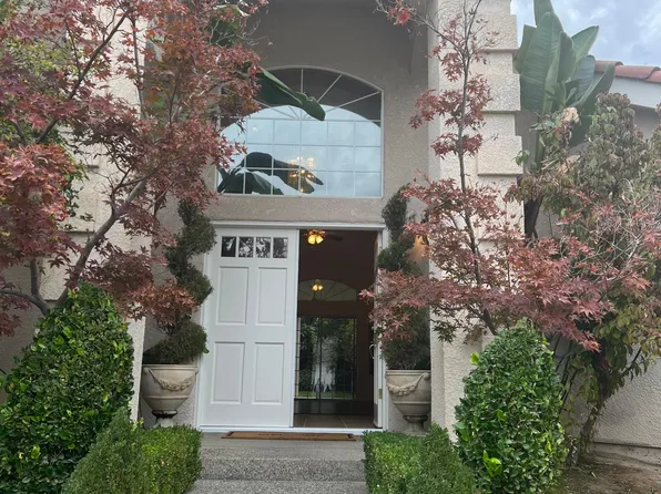 839 E Portsmouth Dr, Fresno, CA 93730