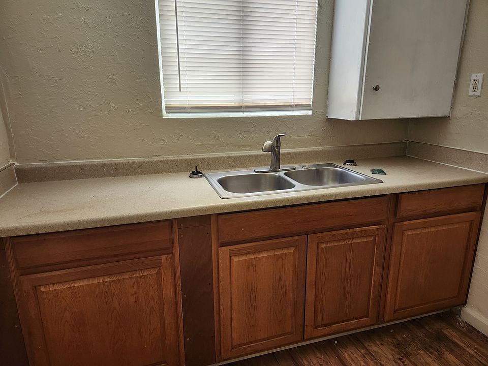 2nd image of 1616 N Filbert St