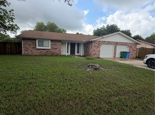 1727 Redwood St, Seguin, TX 78155