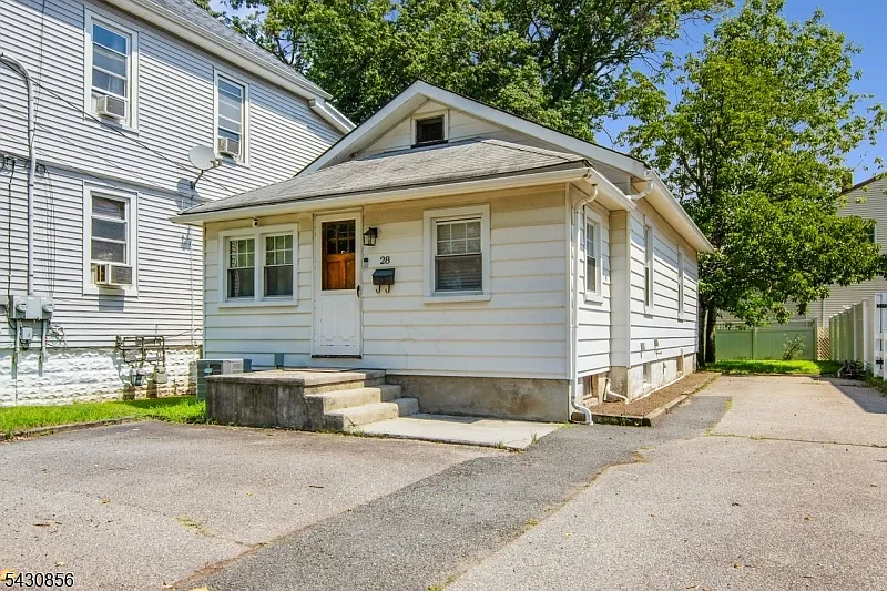 2 bed, 1.0 bath, 800 sqft, $2,800 — Photo 2