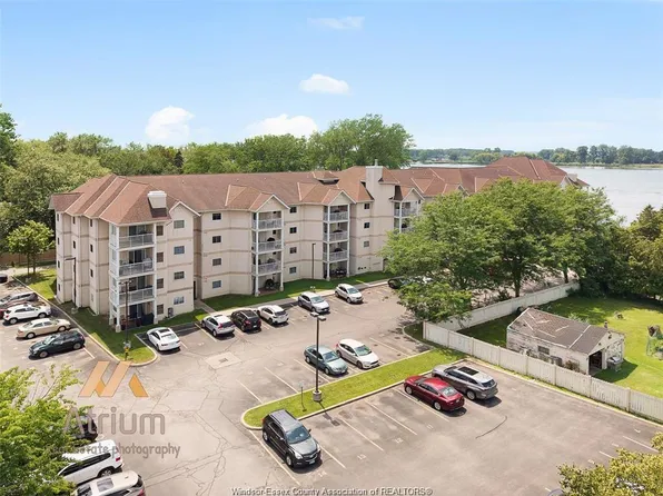 40 Adams Ln #302, Lasalle, ON N9J 3R4