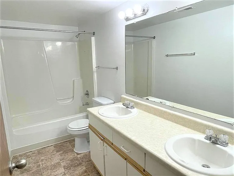 Thornridge Apartments — Photo 86