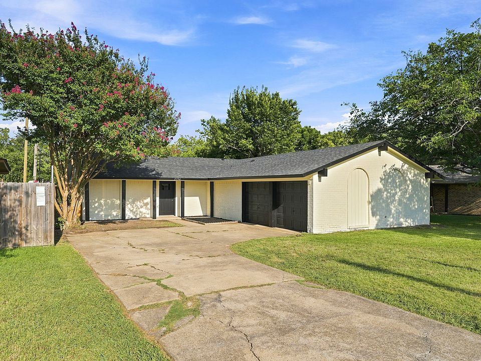 1st image of 2736 N Saint Augustine Dr