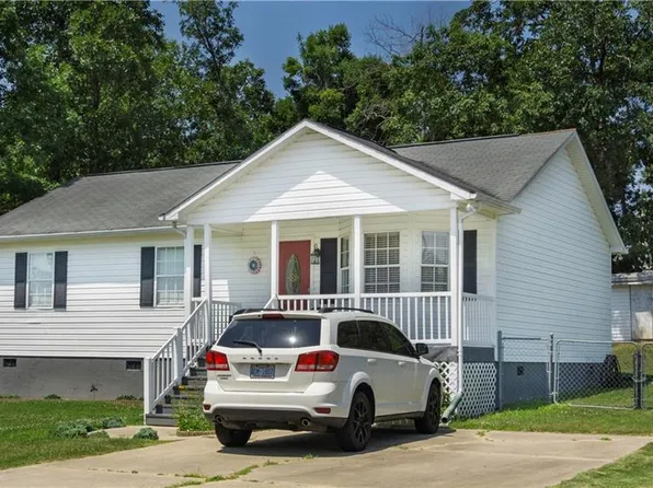 109 Redbud Ln, Thomasville, NC 27360