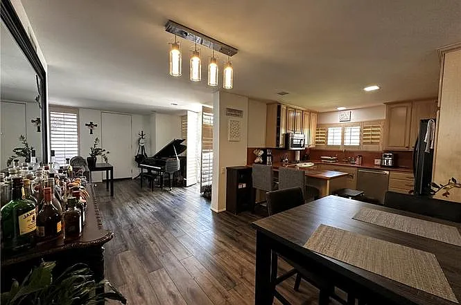 2521 N Whitewater Club Dr #B — Photo 4