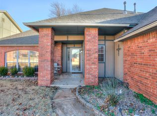 520 Greenfield Dr, Yukon, OK 73099