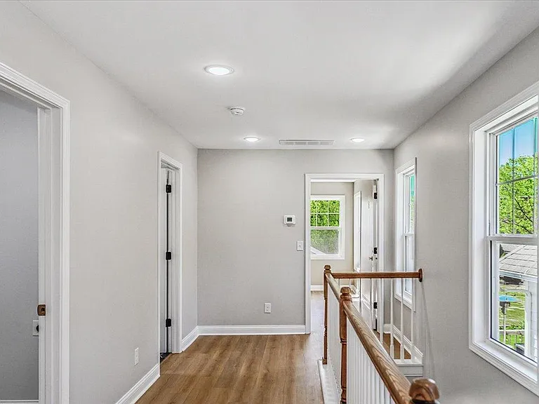 636 N Limestone — Photo 26