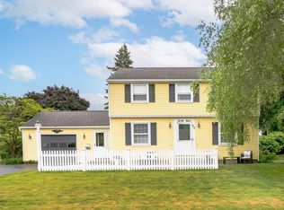 69 Seaford Dr, Rochester, NY 14617