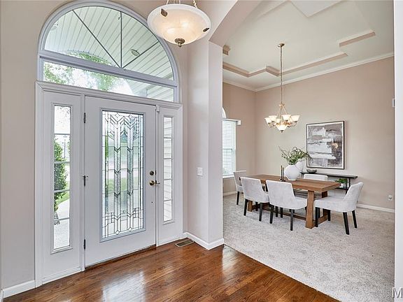 3rd image of 38 Silent Brook Ct