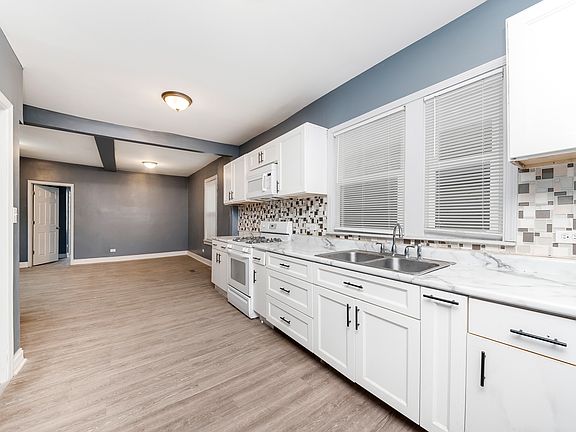5th image of 8351 S Kerfoot Ave