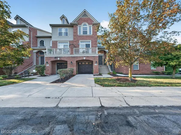 37508 Newburgh Park Cir, Livonia, MI 48152