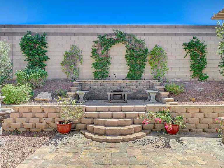 933 Everest Peak Ave — Photo 46