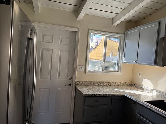 2nd image of 1385 Oakdale Ave