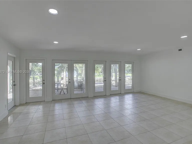 616 SW 11th Ct — Photo 11
