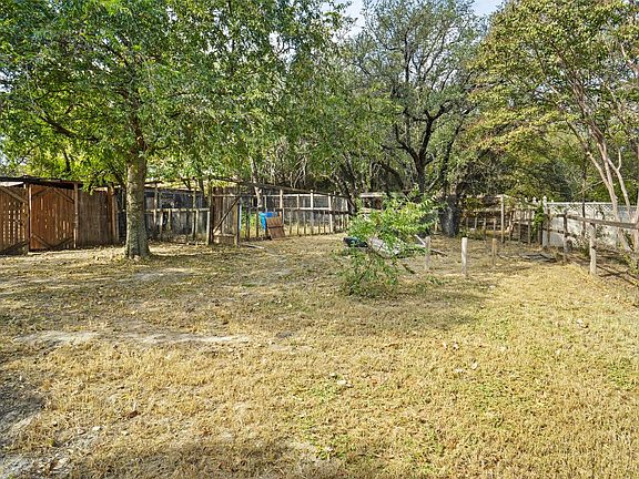 5th image of 1312 Robyn Rd