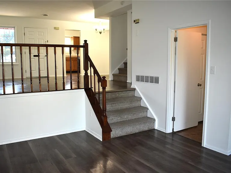 1604 Shenandoah Ct — Photo 5