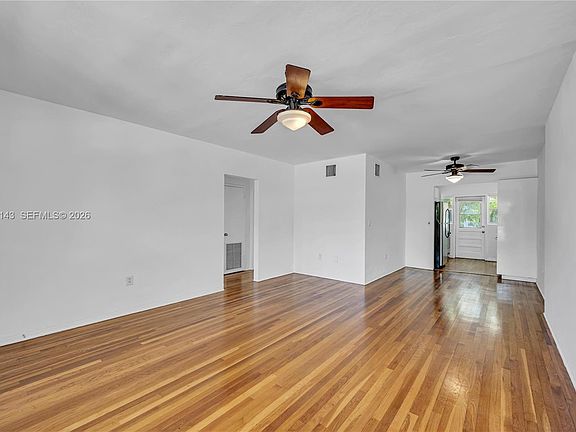 4th image of 800 W 42nd St APT 1B
