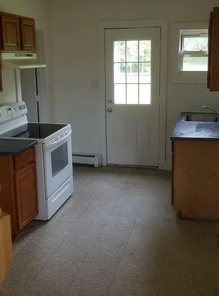 4 bed, $2,700 — Photo 4