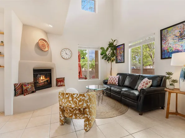 13 E Saddleback Mesa, Santa Fe, NM 87508