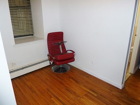 5th image of 35 W 96th St APT 1A