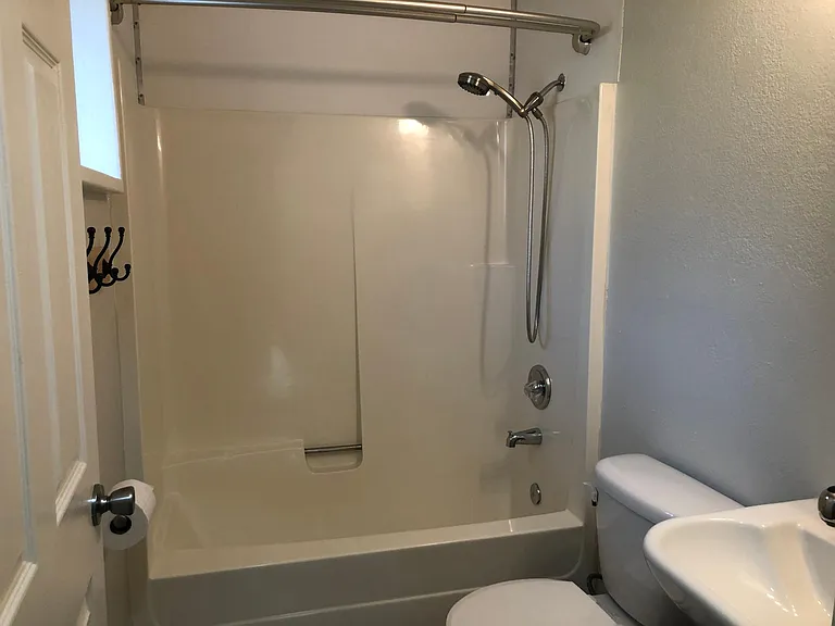 This full bath is mid-level between the downstairs and two bedrooms upstairs.