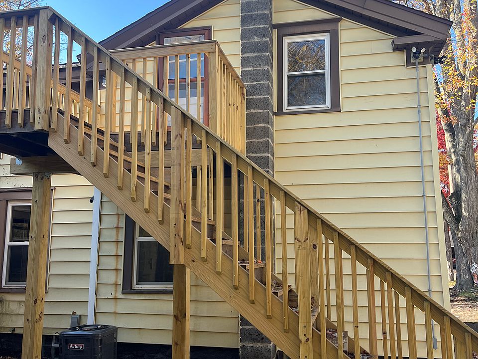 1st image of 306 Balsam St Floor 2
