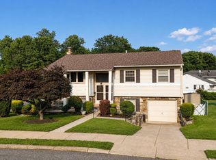 9745 Portis Rd, Philadelphia, PA 19115