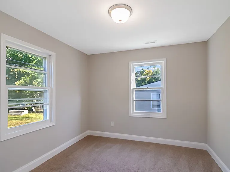 912 E Joyner St — Photo 10
