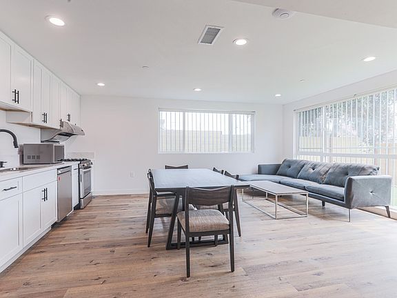 5th image of 1545 W 36th Pl #B