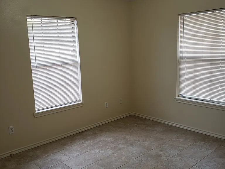 1306 Adela Dr — Photo 10