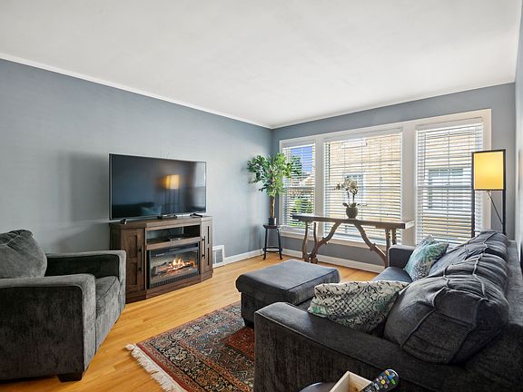 3rd image of 5865 N Elston Ave #1S