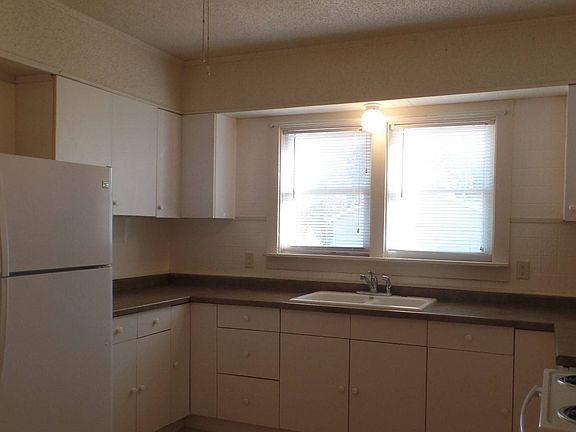 3rd image of 215 S Stanford St
