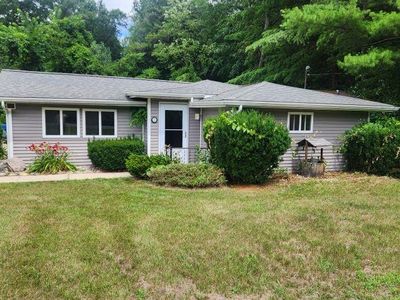1274 W Saginaw Rd, Sanford, MI, 48657