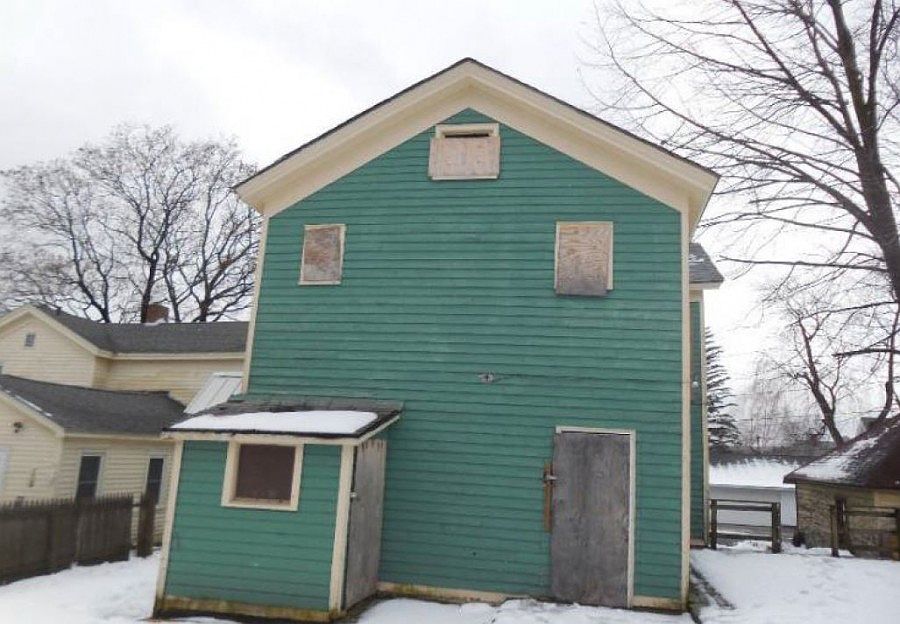2nd image of 28 Allen St