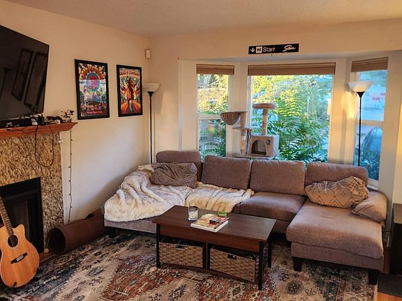 3rd image of 3075 E Stratton Dr