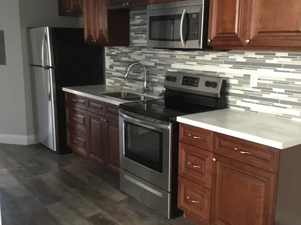 304 Simcoe St S #102, Oshawa, ON L1H 4H7