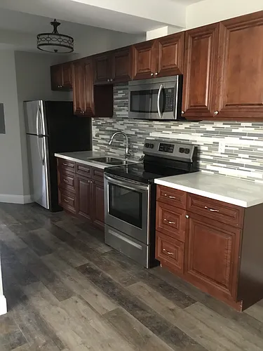 304 Simcoe St S #102 Photo 1