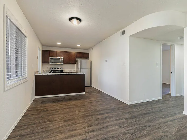 2 bedroom, 1 bathrom
