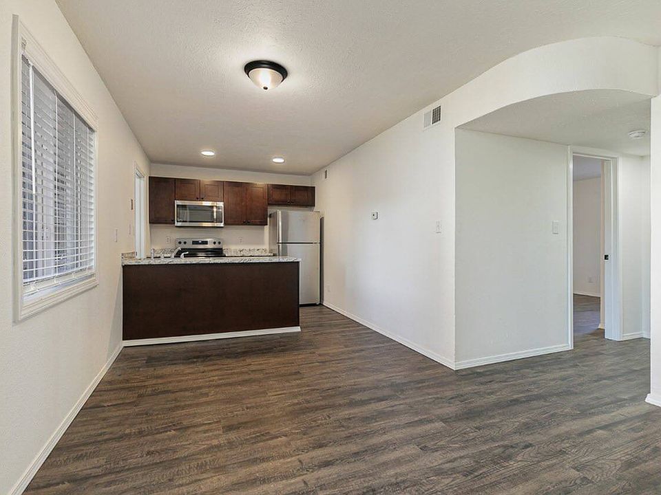 2 bedroom, 1 bathrom