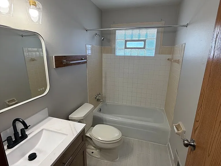 325 Sentinel Dr — Photo 5