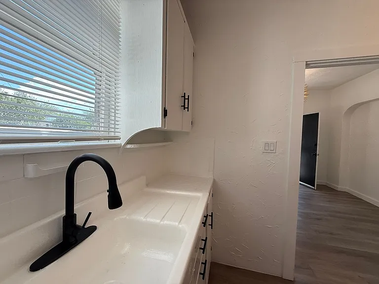 239 N Warren Ave — Photo 91