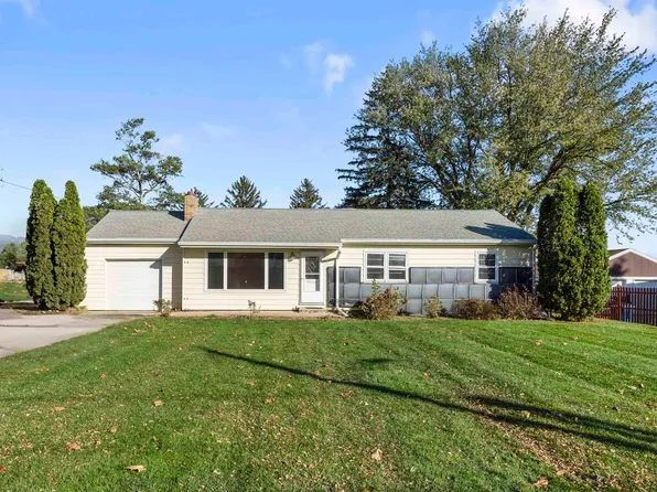 121 Lowder Rd, Waterloo, IA 50703