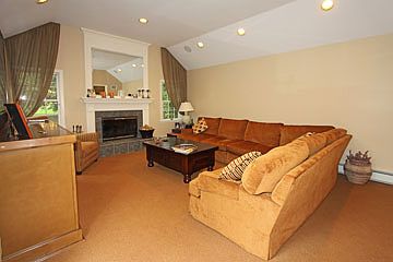 5th image of 36 Fox Hollow Ln