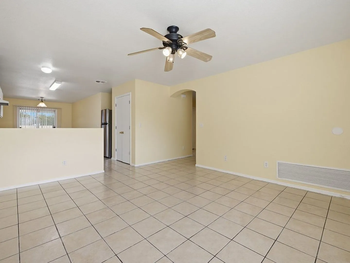 Stella Vann 3 Bed 2 Bath Open Floorplan — Photo 3