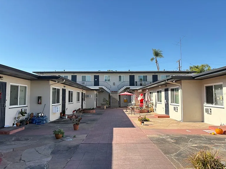 3634 Park Blvd. — Photo 16