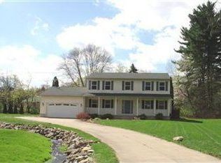 2761 Sun Dr, Akron, OH 44312