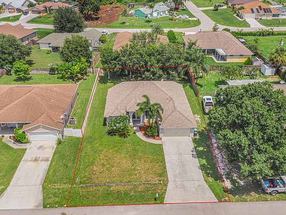 2nd image of 385 SW Jeanne Ave