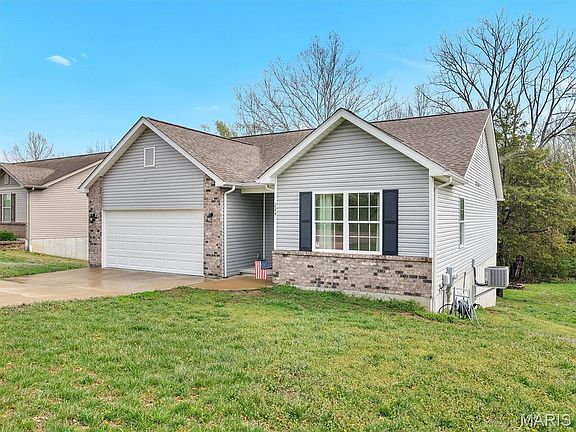 3rd image of 224 S Ridge Ct