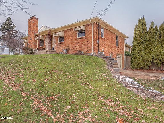 5th image of 1155 Arianna St NW